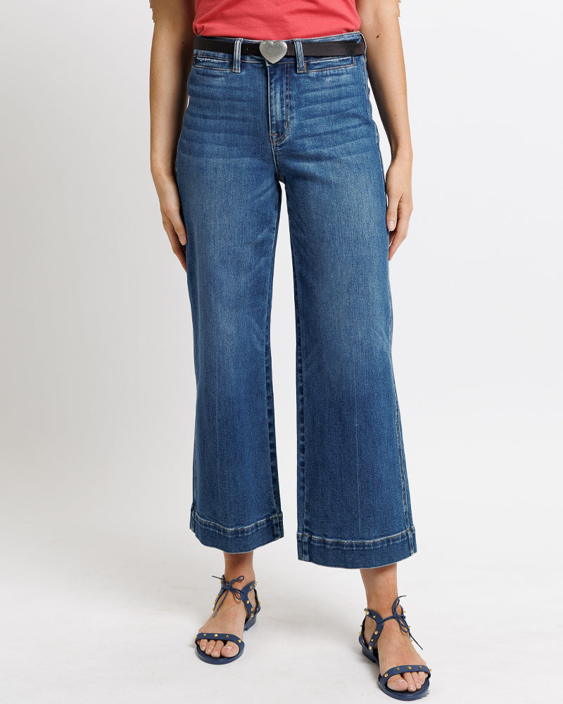 Model wearing dark blue mid-rise wide leg cropped jeans.