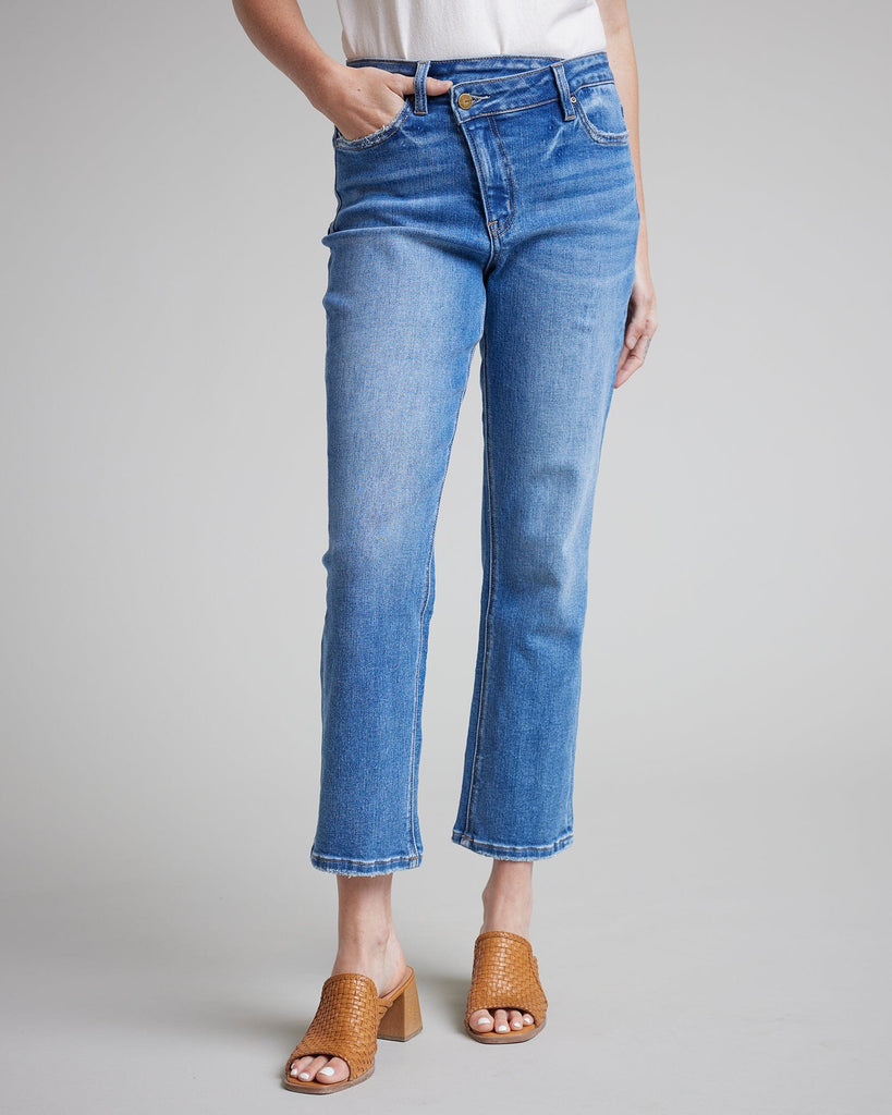 Woman in blue boyfriend cut crop jeans