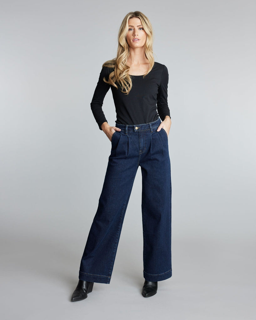 Woman in pleated trouser jeans.