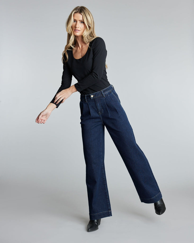 Woman in pleated trouser jeans.