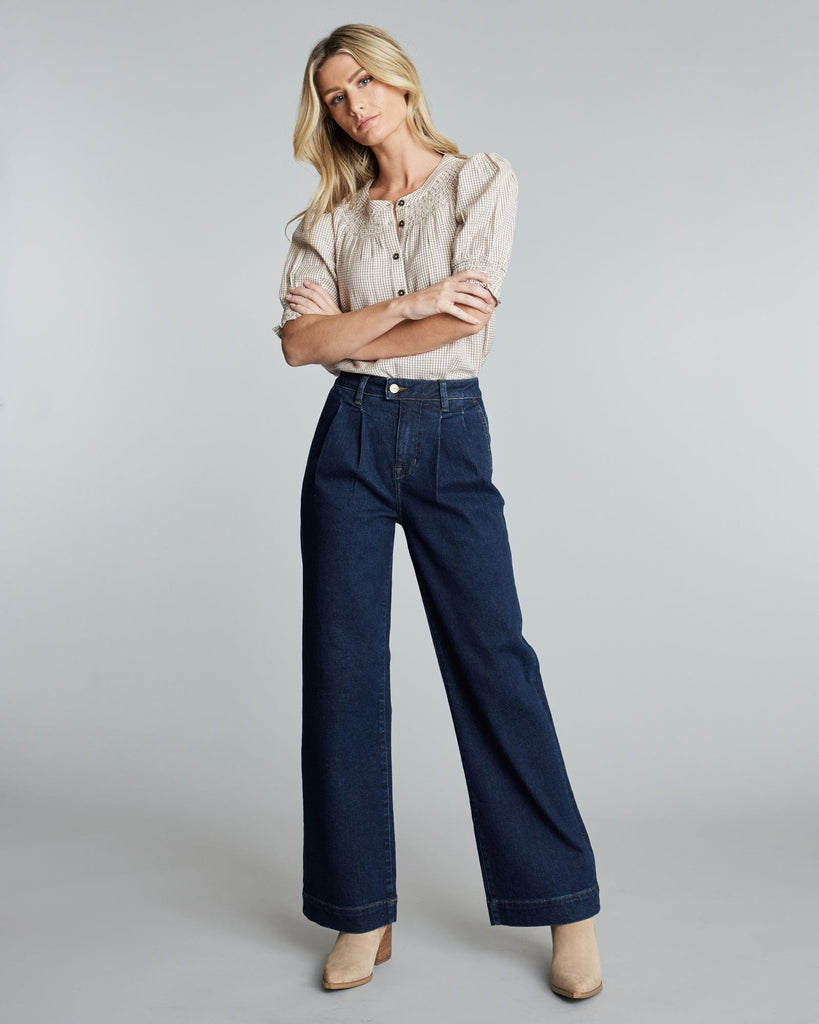 Woman in pleated trouser jeans.