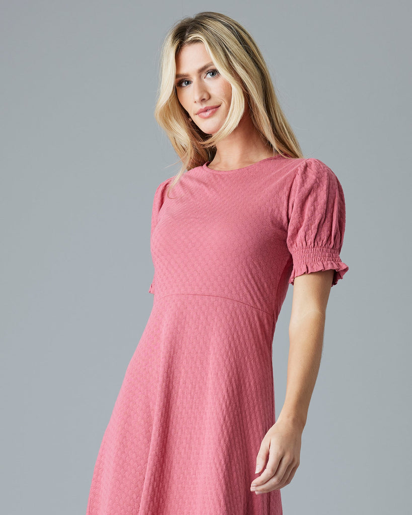 Woman in a pink short sleeve, midi-dress