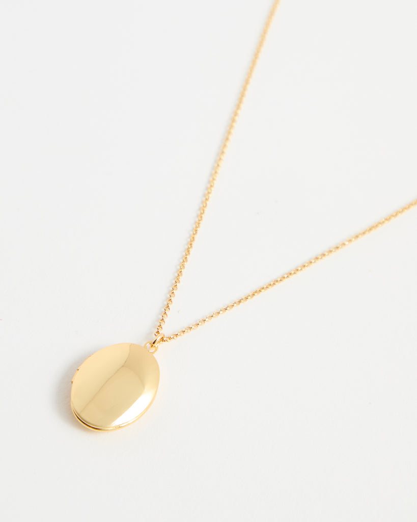 Gold chain necklace with locket