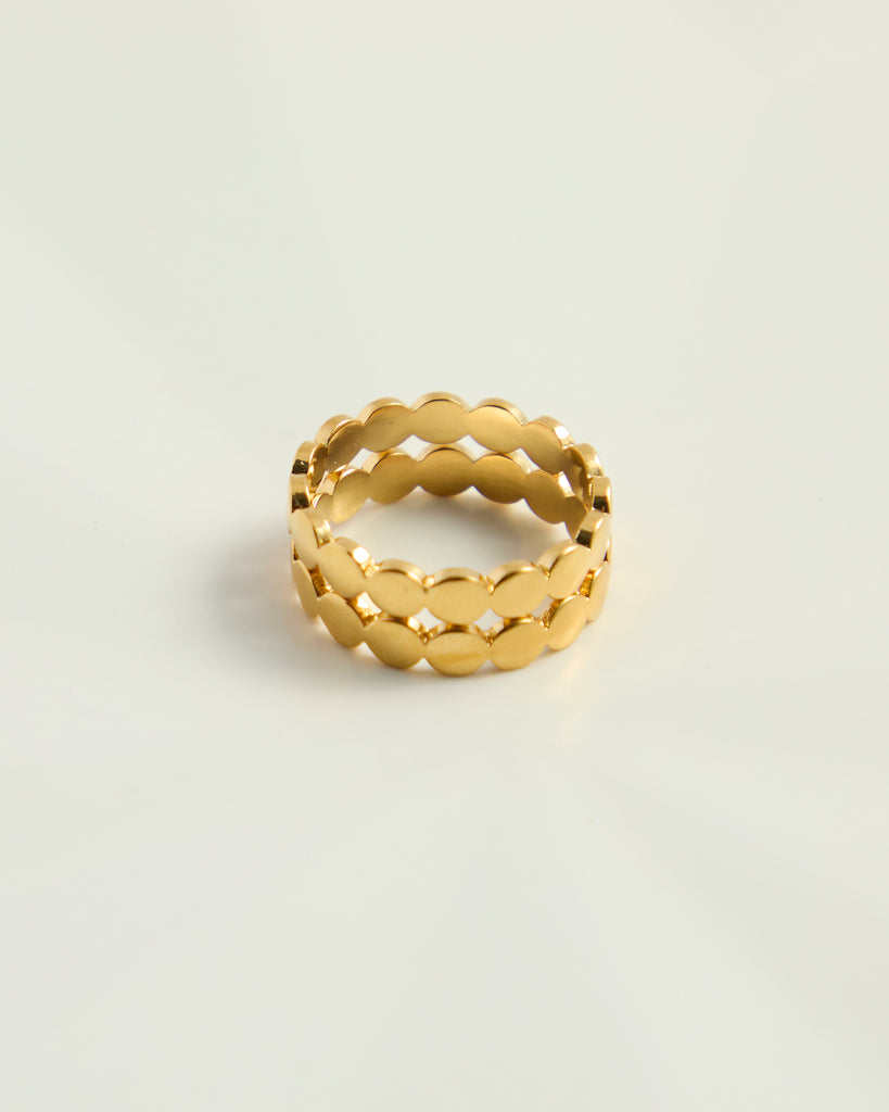 Set of two gold rings with circle design