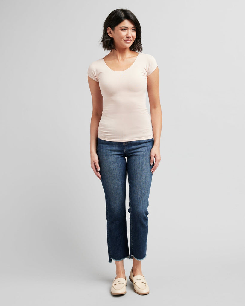 Woman in a short sleeve, fitted, basic tee