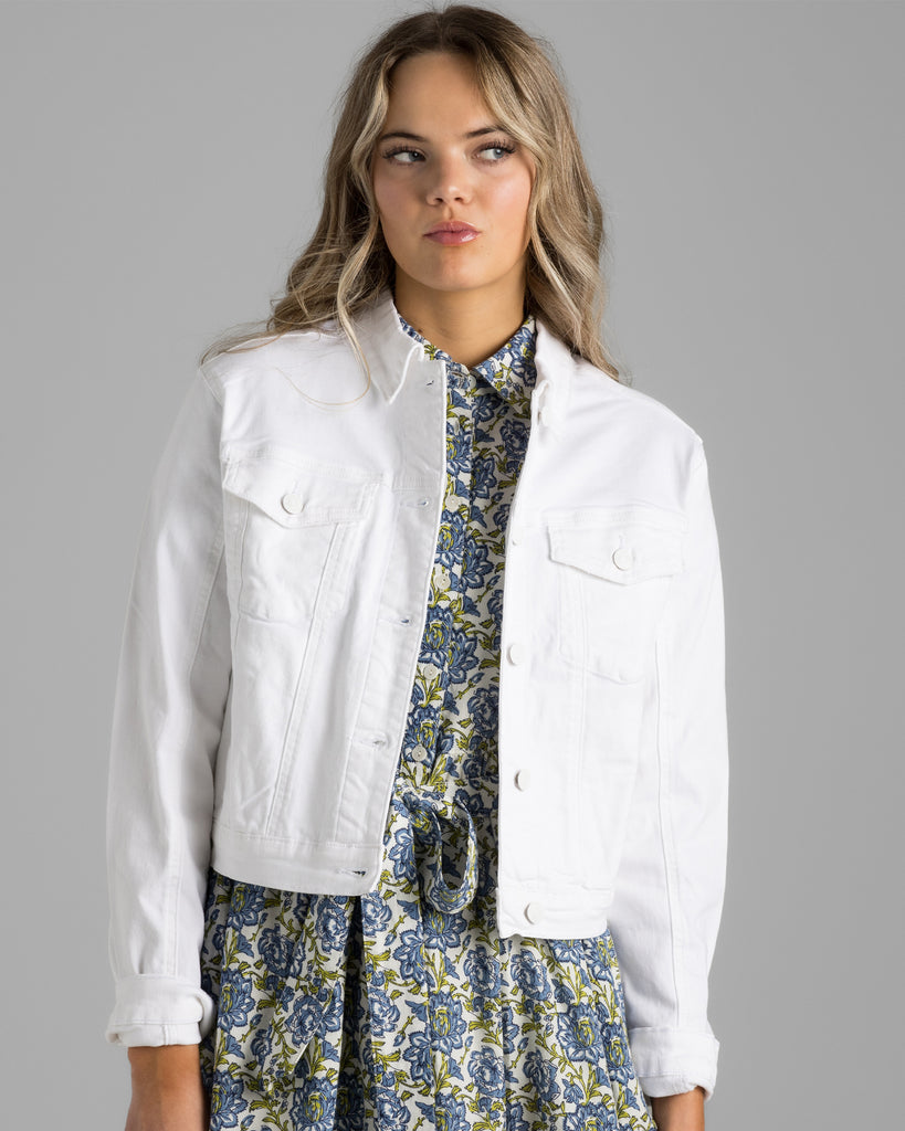 Model wearing a white denim long sleeve jacket.