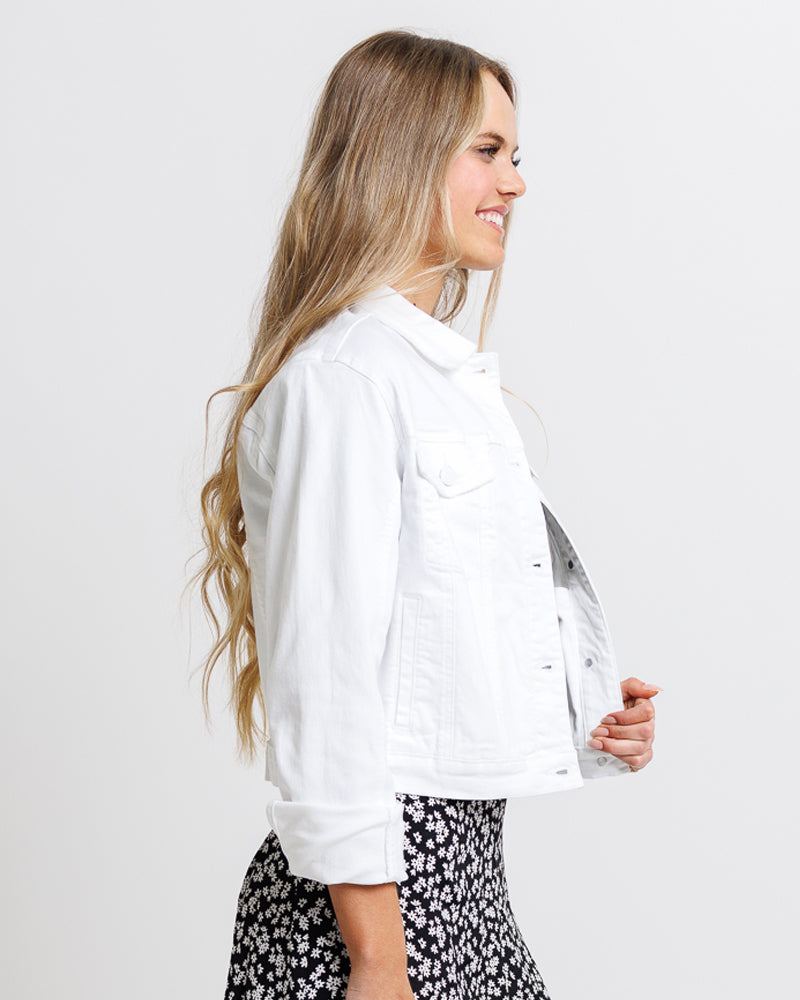Model wearing a white denim long sleeve jacket.