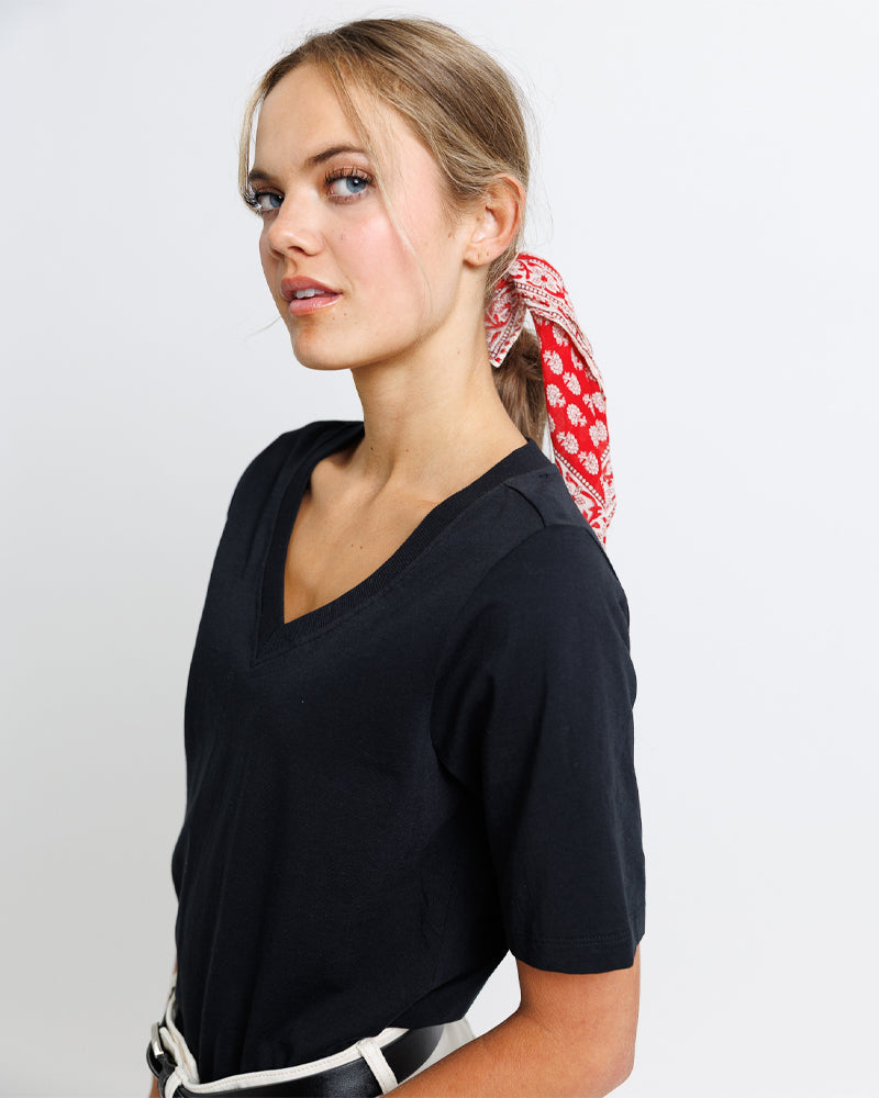 Model wearing a black short sleeve v-neck basic tee.